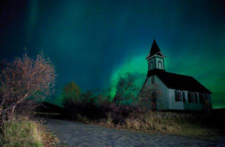 Tallin Tour-northern-lights-green